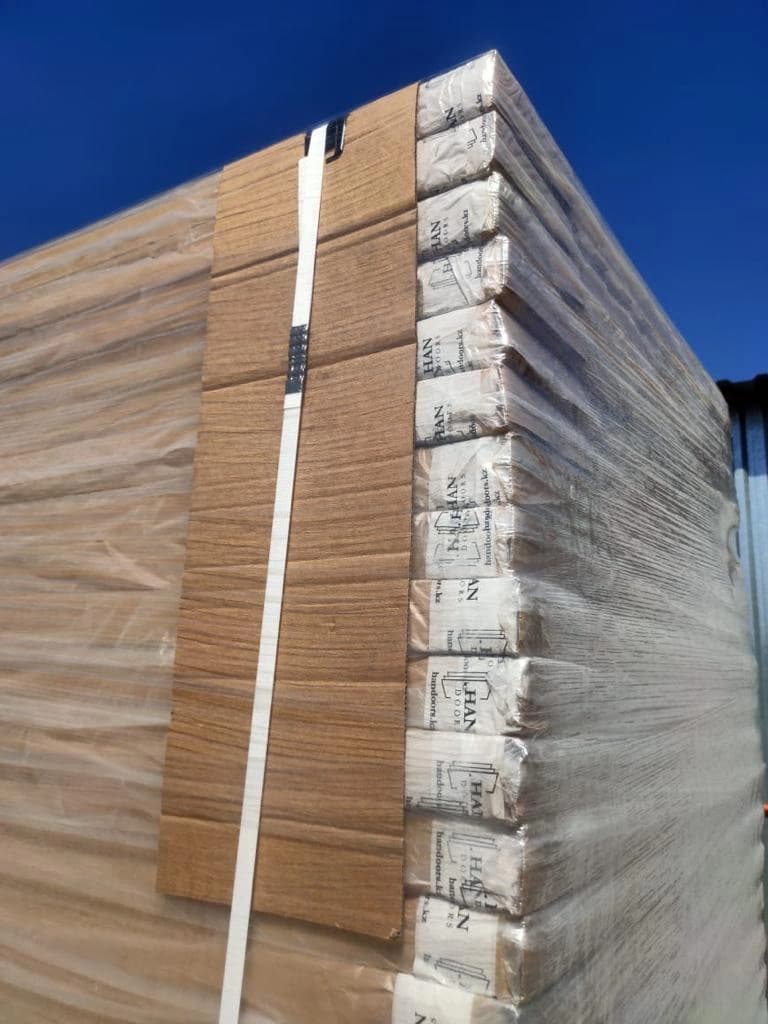 Подготовка дверей к отправке на экспорт