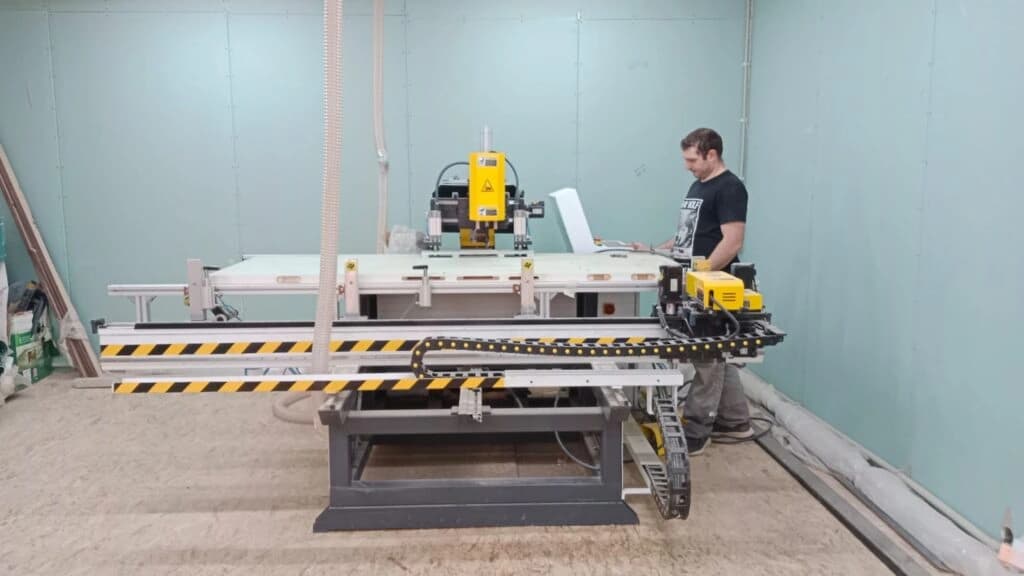 Производственный цех завода дверей в Астане